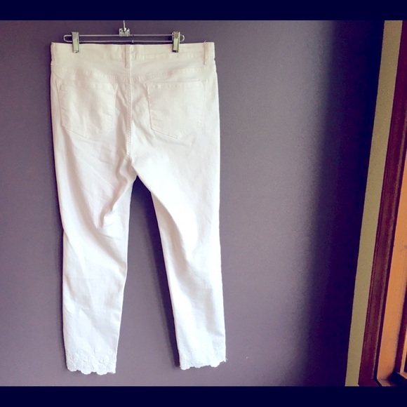 Pappagallo white ankle jeans w/scallops/embroidery at leg bottom.Sz 8. Exc.cond. - Picture 4 of 12